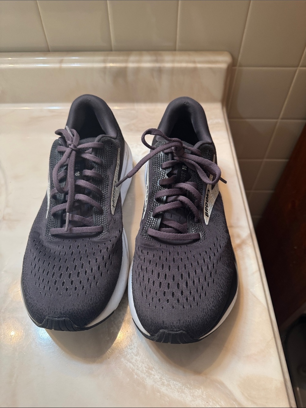 Mens Brooks Ghost 16 Sneakers 10.5